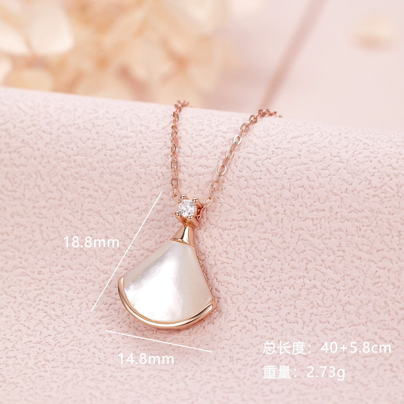 Damen Halskette mit eleganter Muschelform und funkelnden Kristallen Shop Nory