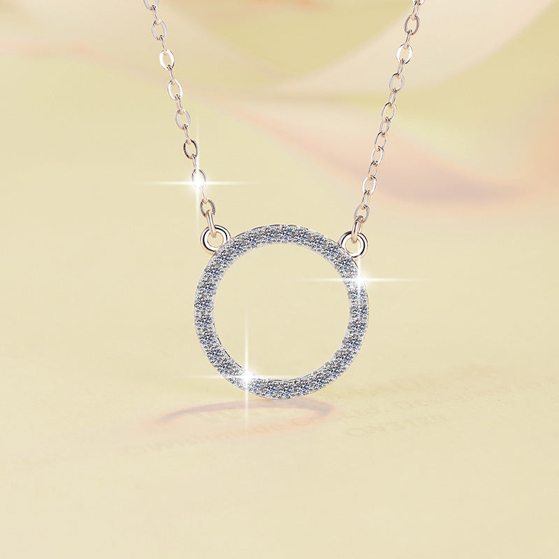 Damen Halskette mit funkelndem Kreisanhänger und versilberter Kette Shop Nory