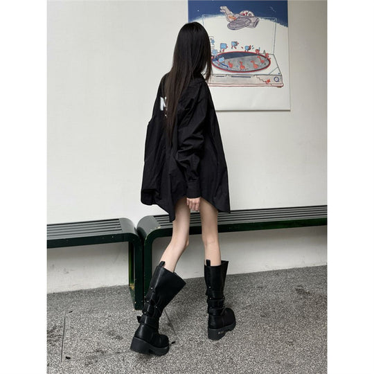 Damen wadenhohe Bikerboots mit klappbarer Manschette, doppelten Metallschnallen und geformter Plateau-Sohle Shop Nory