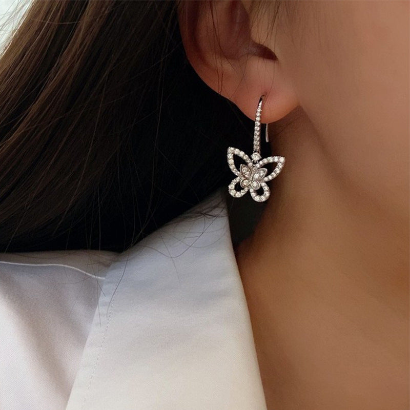 Damen Ohrringe mit filigranem Schmetterlingsdesign und funkelnden Akzenten Shop Nory