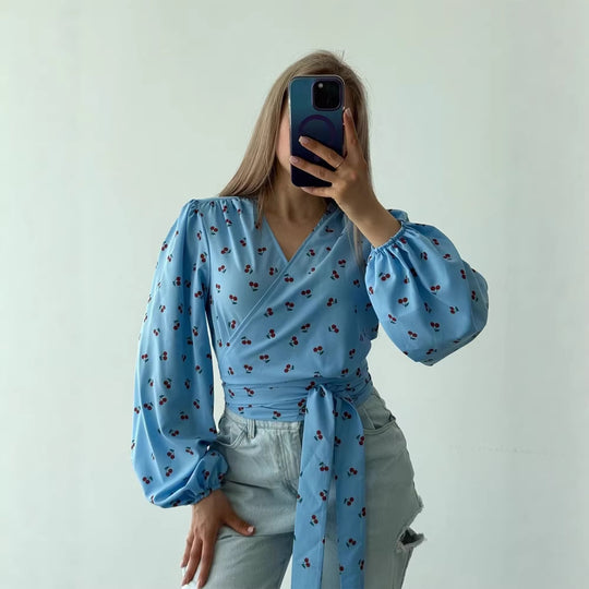 Damen Wickelbluse mit Kirschen-Print, weitem Puffärmel & Bindegürtel Shop Nory