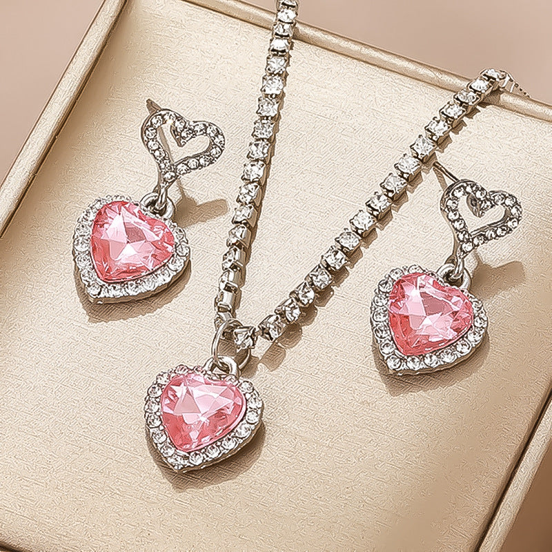 Damen Schmuckset mit herzförmigen Anhängern aus funkelndem Rosenquarz Shop Nory