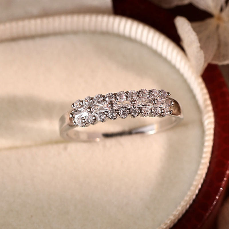 Damen Funkelnder Ring mit kunstvollen Zirkonia-Akzenten Shop Nory