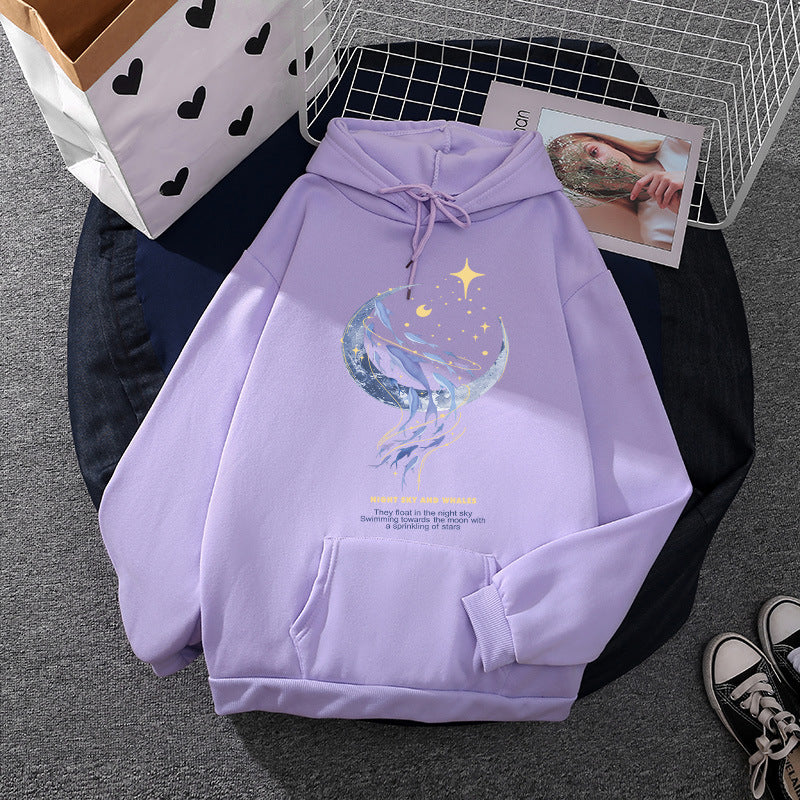 Damen nan Kapuzenpullover mit Mond‑und‑Wal-Illustration, Oversize-Schnitt und Kängurutasche Shop Nory