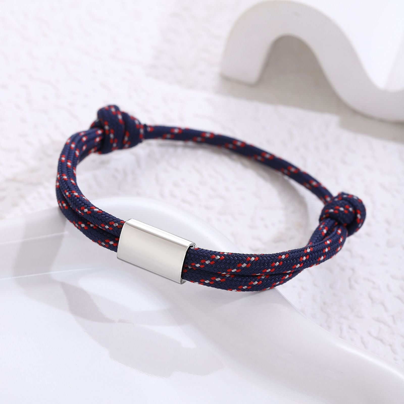 Damen geflochtenes Armband aus robustem Material mit goldener Akzentverschlus Shop Nory