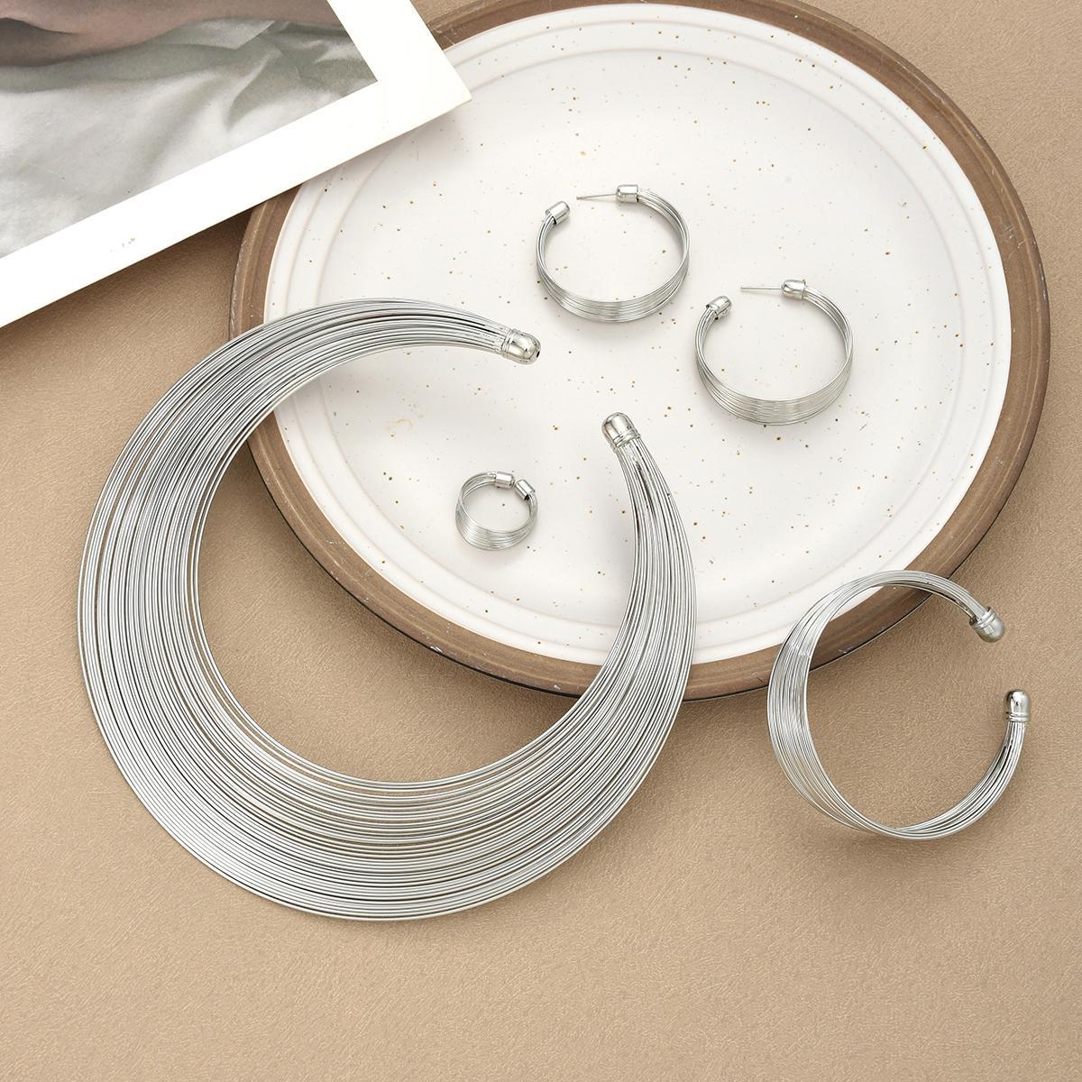 Damen modernes und elegantes Schmuckset mit auffälligem Design Shop Nory