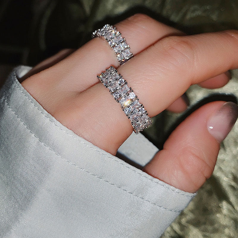 Damen Zarter und funkelnder Ring mit mehrreihigem Zirkonia-Design Shop Nory