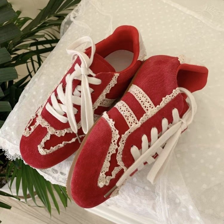 Damen Sneaker mit verspieltem Spitzen-Design und komfortabler Sohle