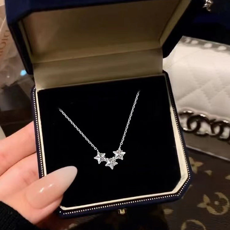 Damen Halskette mit floralem, funkelndem Anhänger Shop Nory