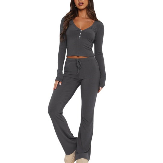 Damen geripptes Lounge-Set mit Henley-Knopfleiste, kurzem V-Shirt und hochgeschnittener Schlaghose Shop Nory