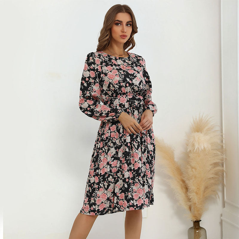 Damen Midikleid mit floralem Allover‑Print, Taillenraffung und seitlichem Schlitz Shop Nory