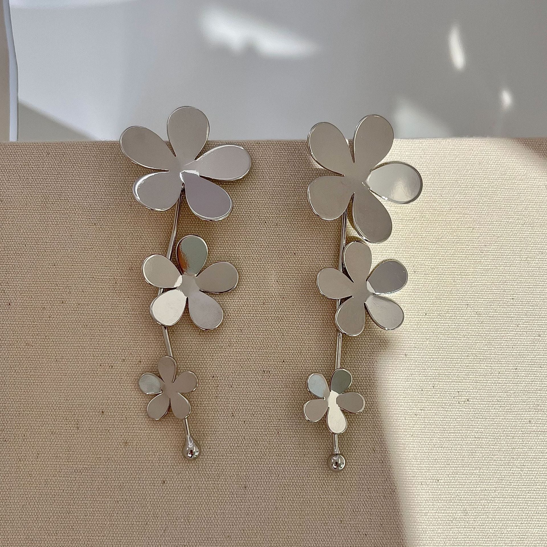 Damen Hängende Ohrringe im floralen Blütendesign Shop Nory