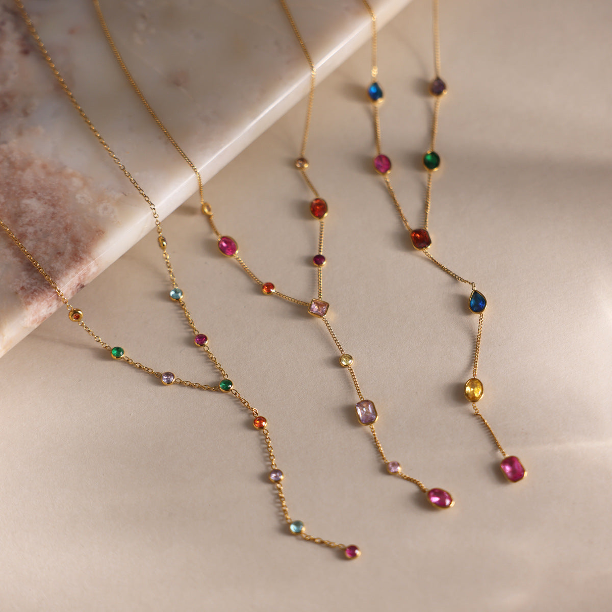 Damen Halskette mit bunten Zirkonia-Anhängern Shop Nory