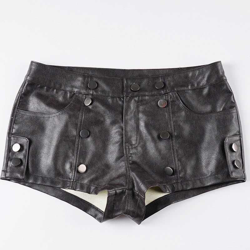 Damen Kunstleder-Shorts mit dekorativen Knopfdetails
