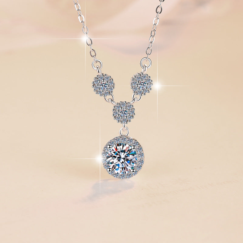Damen Halskette mit funkelndem Kristallanhänger und eleganten Zirkonia-Elementen Shop Nory