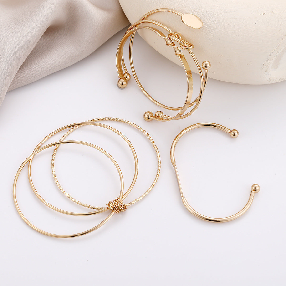 Damen Armreif-Set mit geflochtenen und minimalistischen Designs Shop Nory