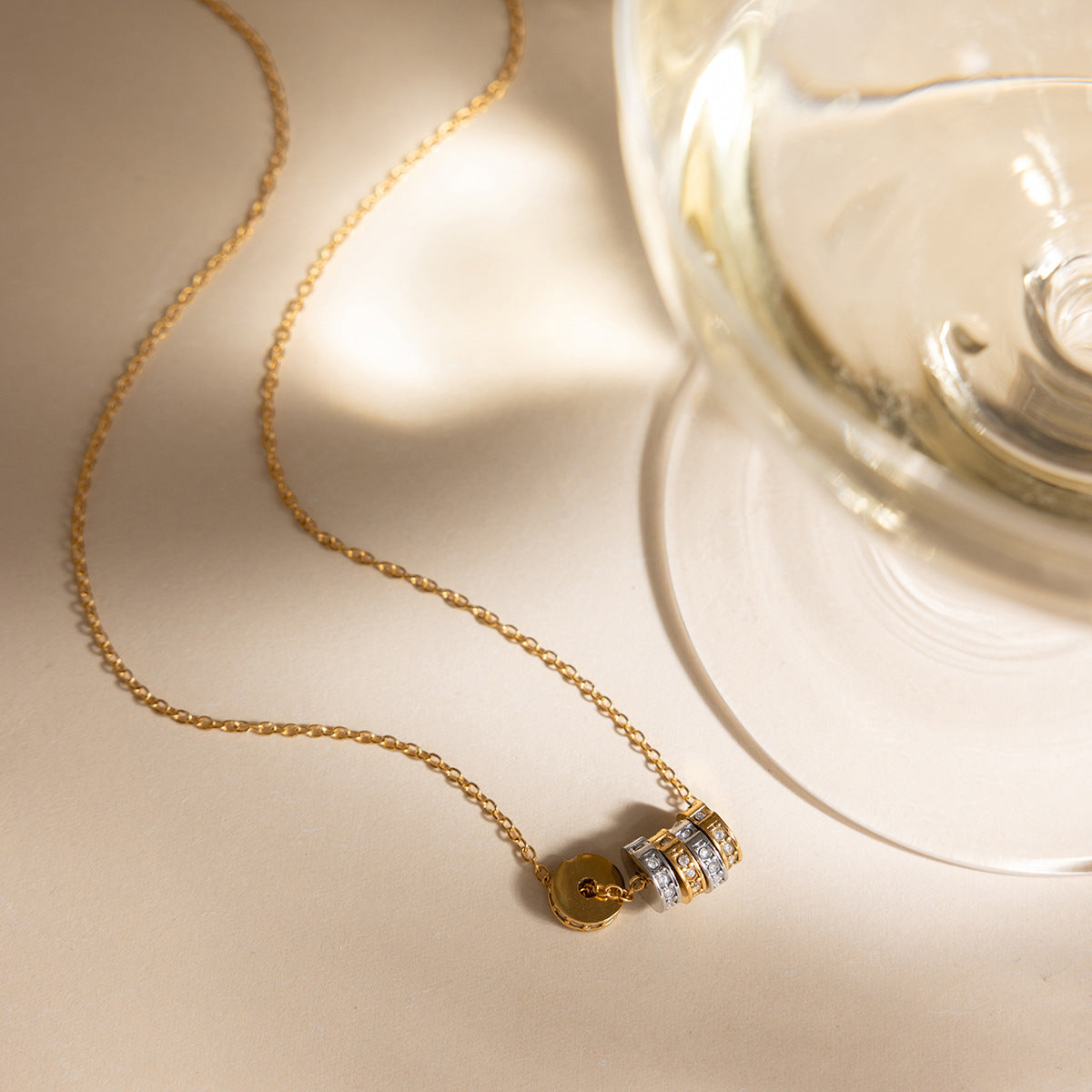 Damen elegante Halskette mit wasserfestem und hypoallergenem Design aus Edelstahl Shop Nory