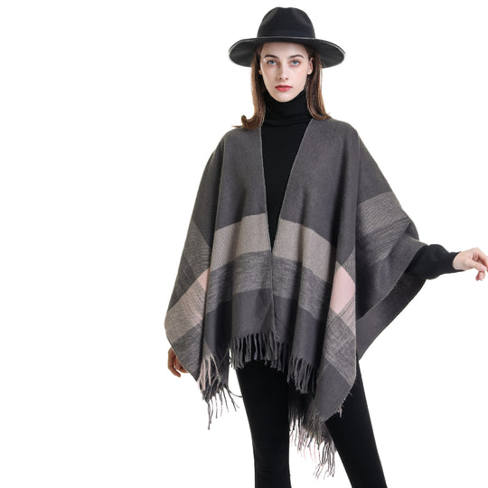 Damen Kuscheliger Oversize Poncho mit Fransen und Blockstreifen Shop Nory