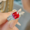 Damen eleganter Verlobungsring mit rotem Stein und Zirkonia Shop Nory