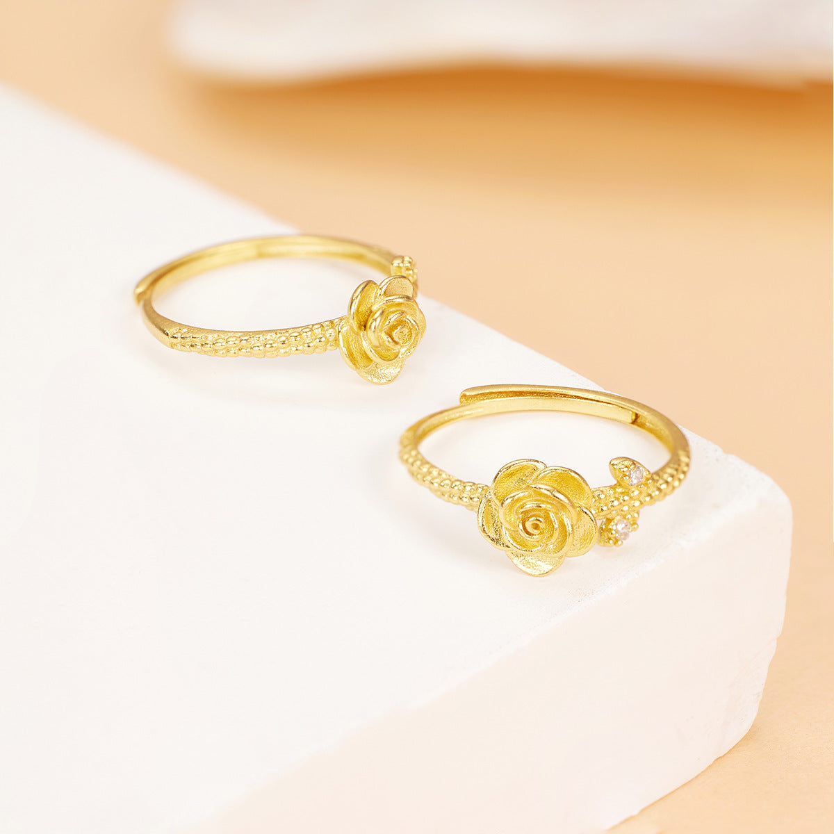 Damen Ring mit kunstvollem Rosen-Design und funkelnden Zirkonia Shop Nory