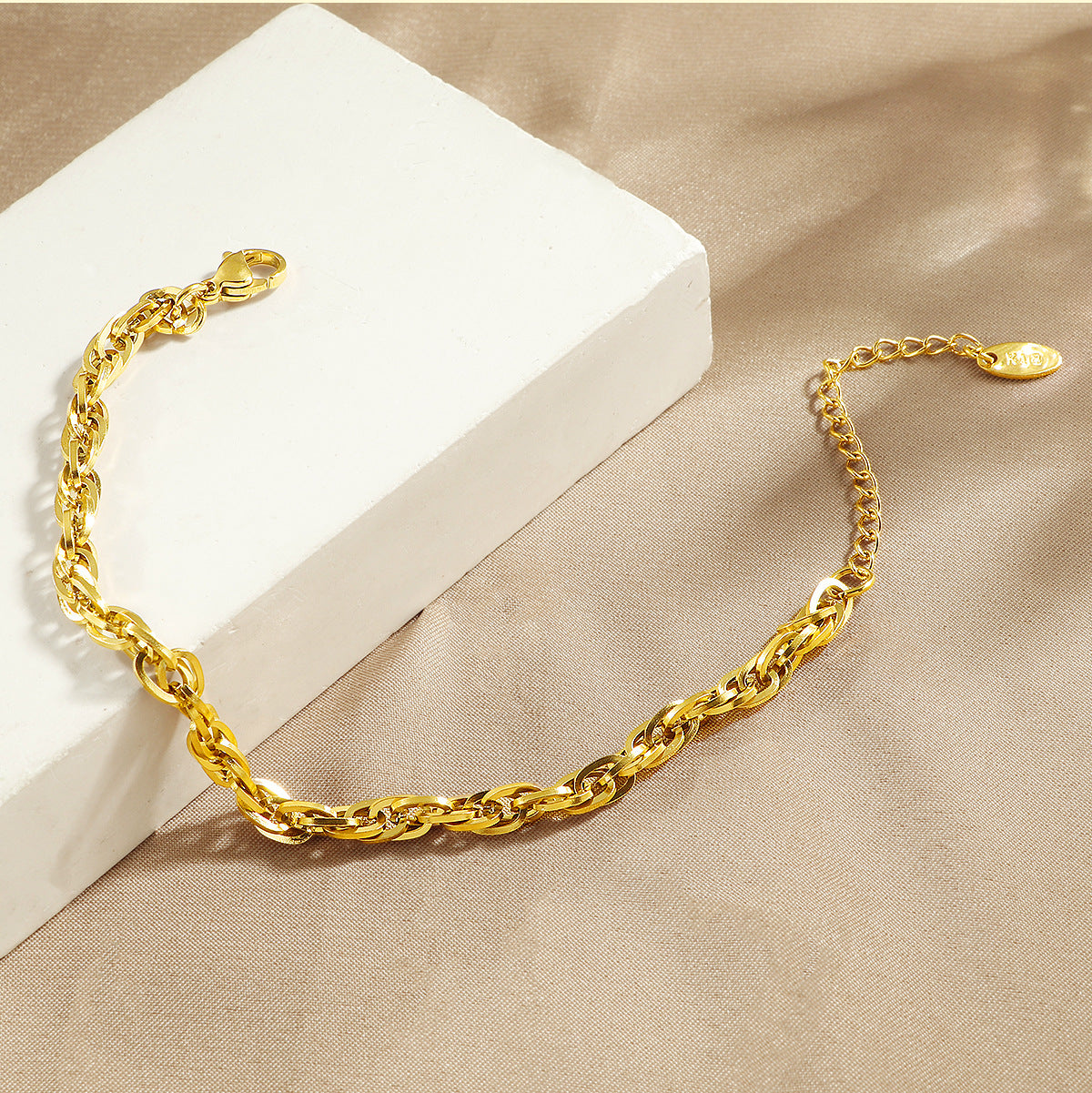 Frauen Interlocking Gold-Link Armband Shop Nory