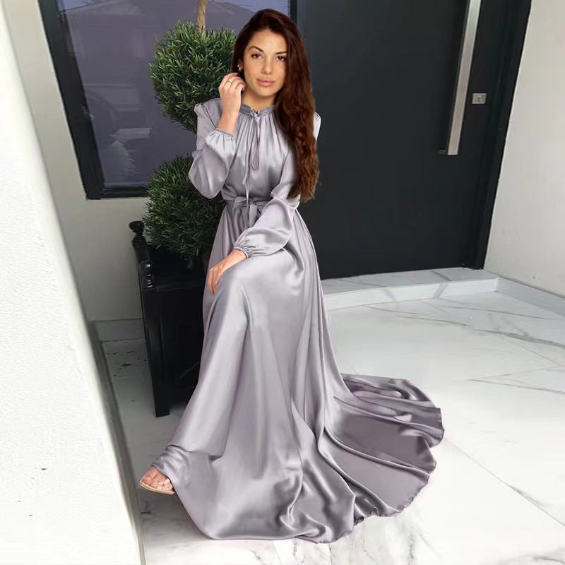 Damen Maxikleid aus fließendem Satin mit Stehkragen und Bindegürtel Shop Nory