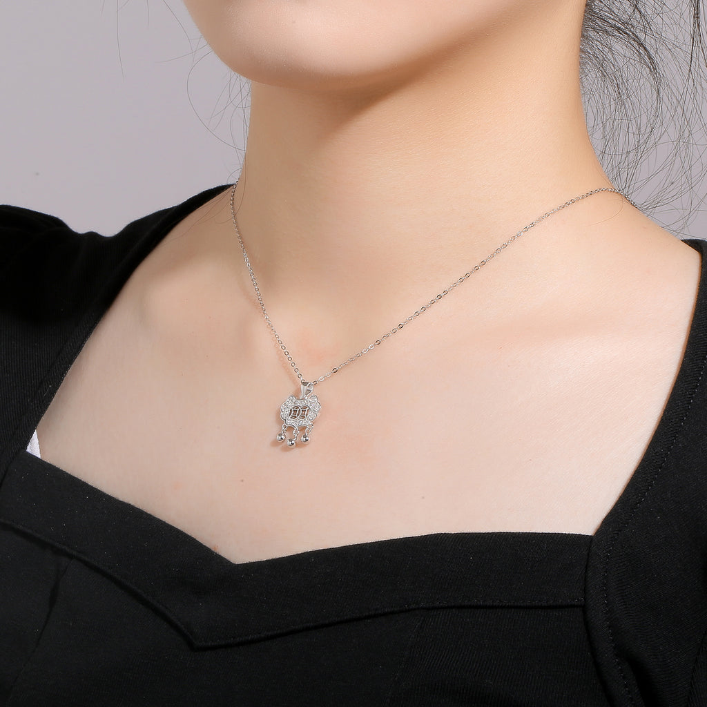 Damen Kette mit kunstvollem Anhänger und eleganten Perlelementen Shop Nory