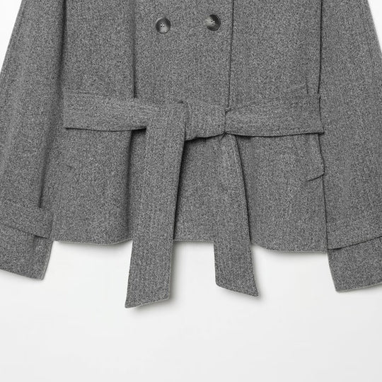 Damen Cape-Übergangsjacke im kurzen Schnitt mit hohem Kragen, doppelter Knopfleiste und Taillenbindegürtel Shop Nory