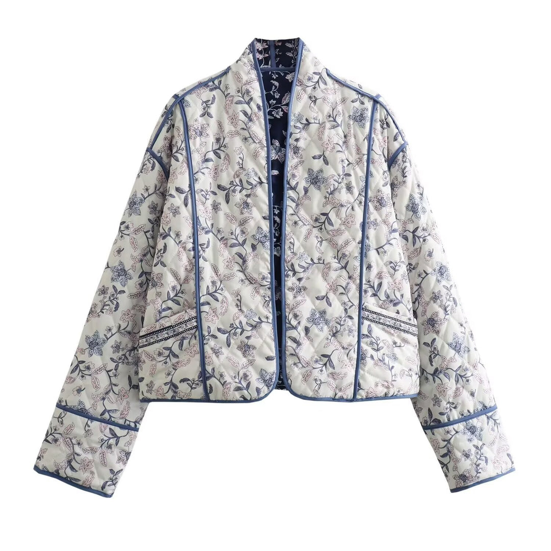 Damen gesteppte Kimono-Jacke mit floralem Allover‑Muster und kontrastierender Paspelierung Shop Nory