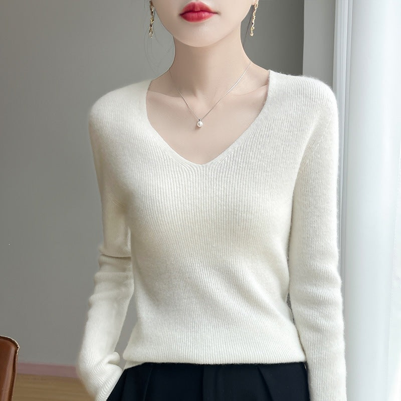 Damen Schmal geschnittener V‑Ausschnitt-Feinstrickpullover mit feiner Rippenstruktur und weicher Haptik Shop Nory