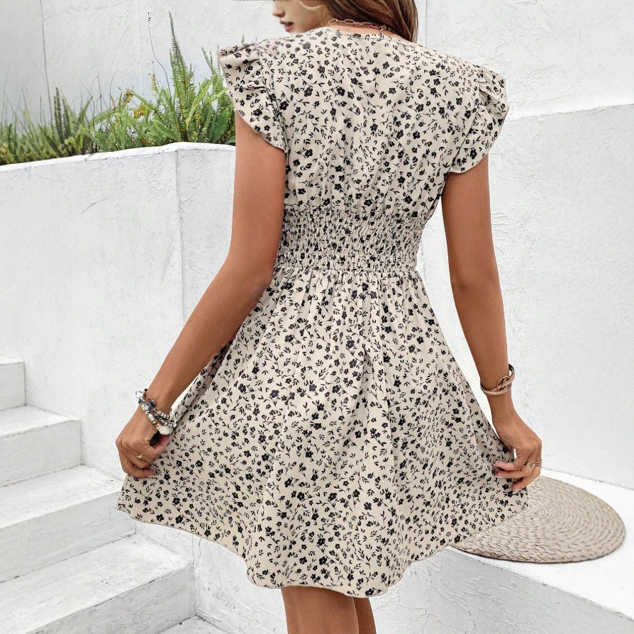 Damen Minikleid mit floralem V-Ausschnitt und Rüschendetails Shopnory