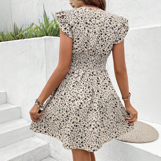 Damen Minikleid mit floralem V-Ausschnitt und Rüschendetails Shopnory