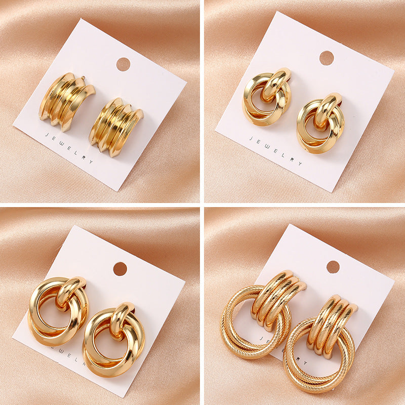 Damen Hängende Metallohrringe mit elegantem, geschwungenem Design Shop Nory