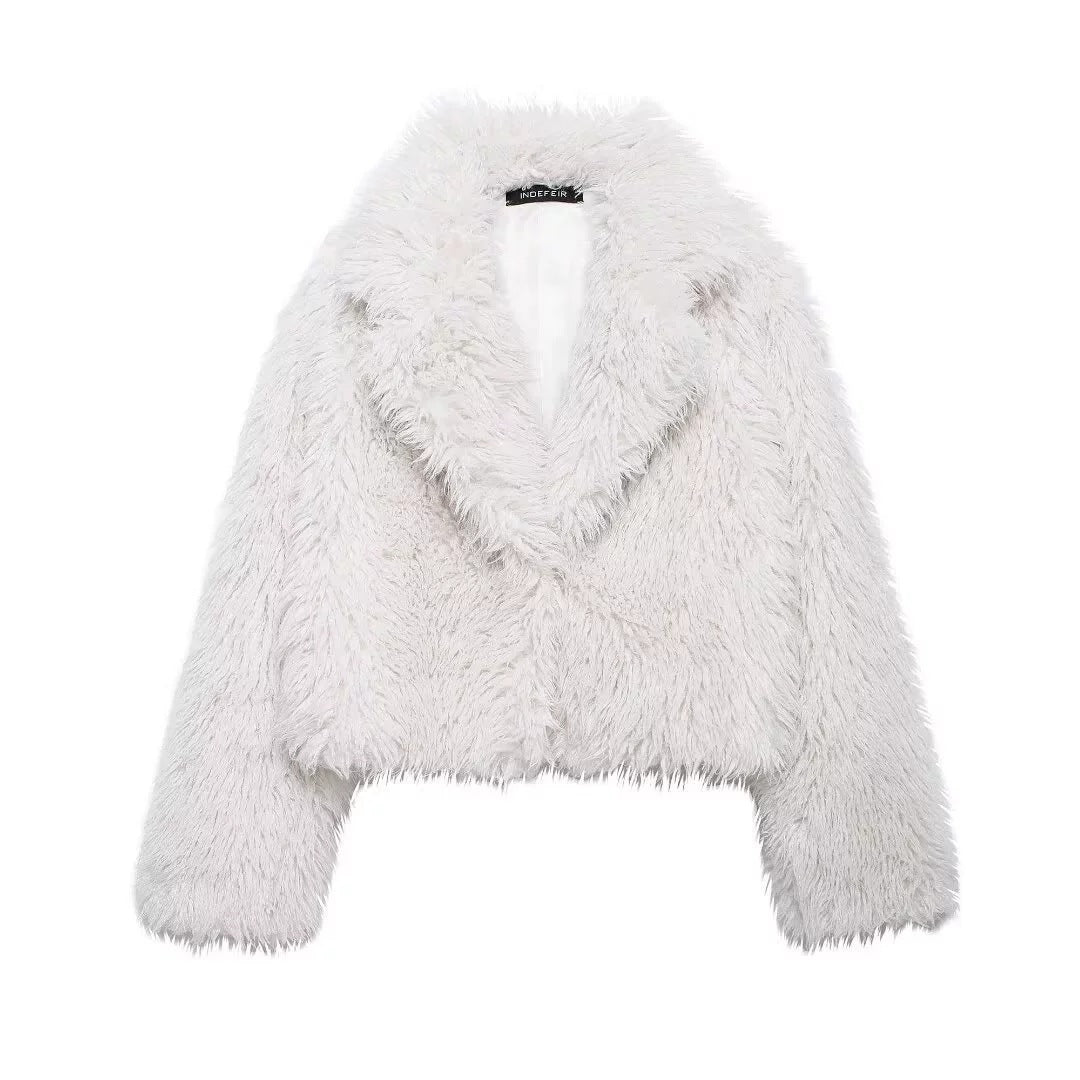 Damen Kurzjacke im Cropped‑Schnitt aus fluffigem Hochflor‑Faux‑Fur mit tiefem Schalkragen Shop Nory