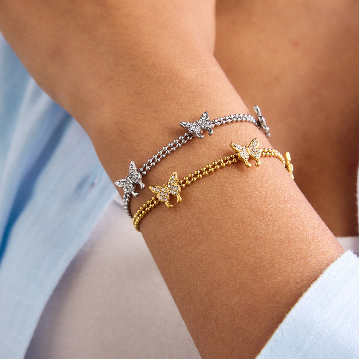 Damen Armband mit eleganten Schmetterlingen und funkelnden Kristallen Shop Nory