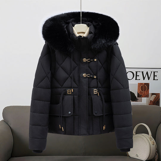 Damen nan kurze gesteppte Kapuzenjacke mit voluminösem Webpelzbesatz, Kordelzugtaillierung und Pattentaschen Shop Nory