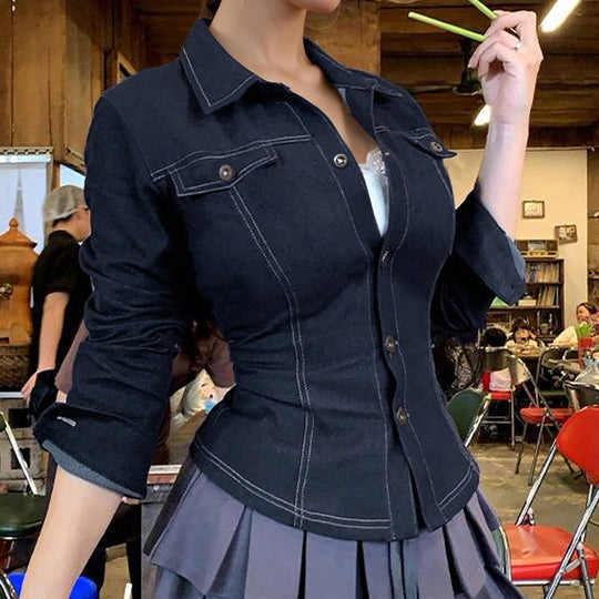 Damen nan taillierte Jeansjacke mit markanten Kontrastnähten, Brusttaschen und figurformender Schnittführung Shop Nory
