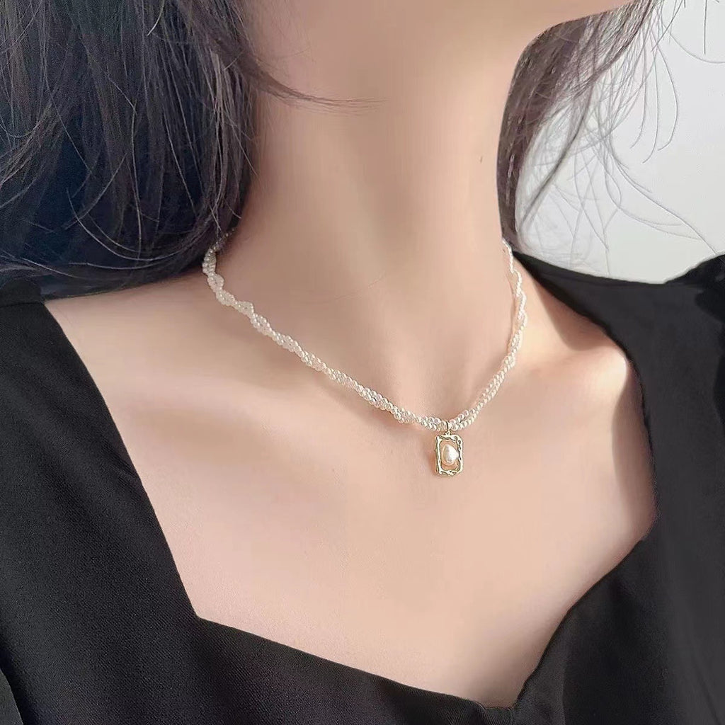 Damen Halskette mit exquisitem Perlenanhänger und filigraner Kettenstruktur Shop Nory