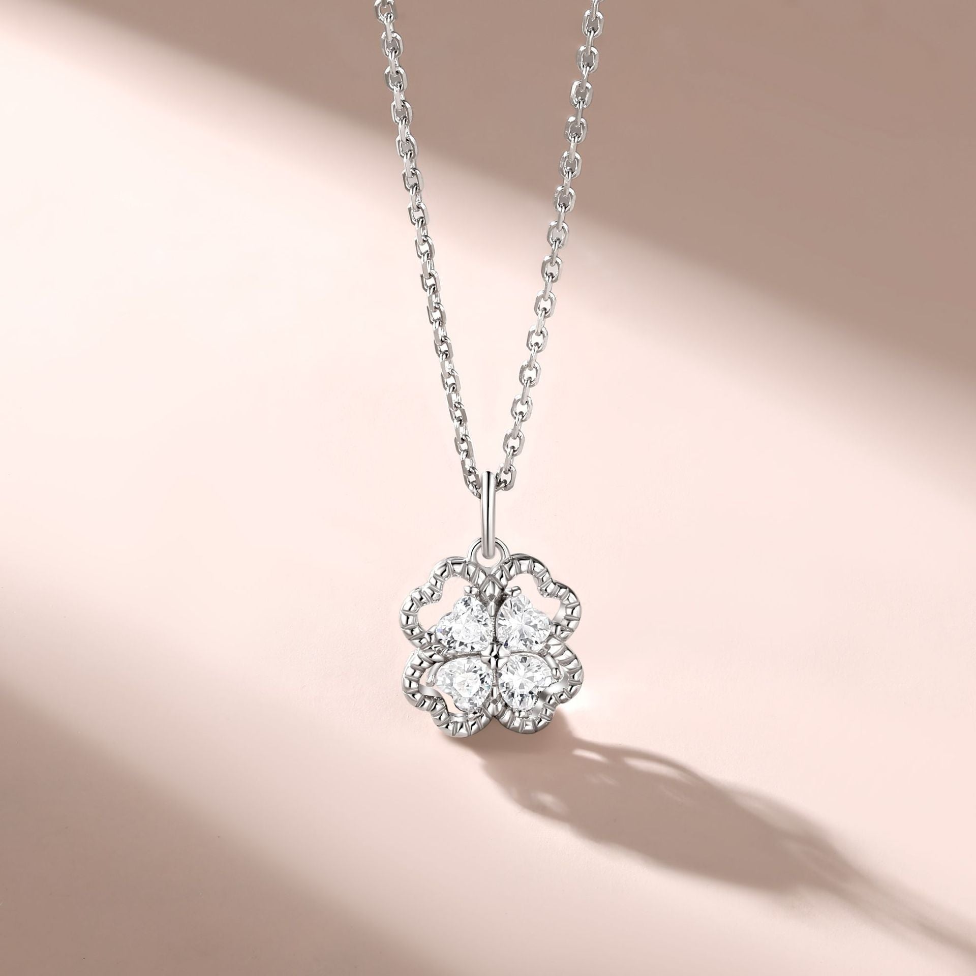 Damen Anhänger-Kette mit floralen Elementen und funkelnden Zirkonia Shop Nory