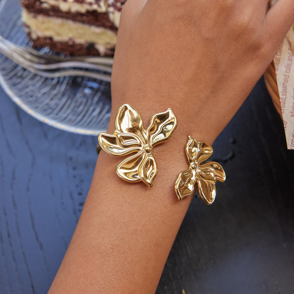Damen Armreif mit eleganten Blumenmotiven Shop Nory