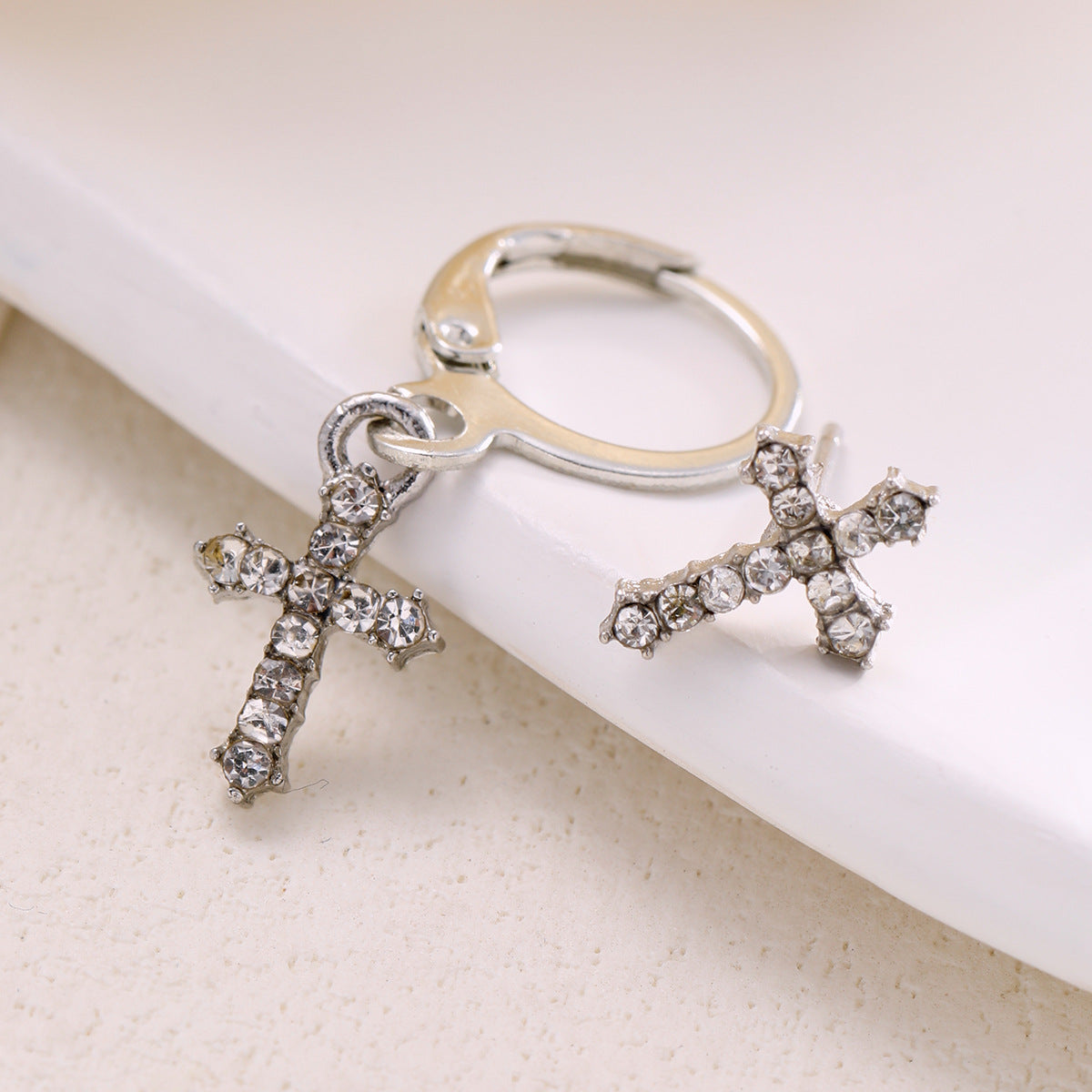 Damen Ohrringe Set mit zeitlosem Kreuzdesign und funkelnden Zirkonia Shop Nory