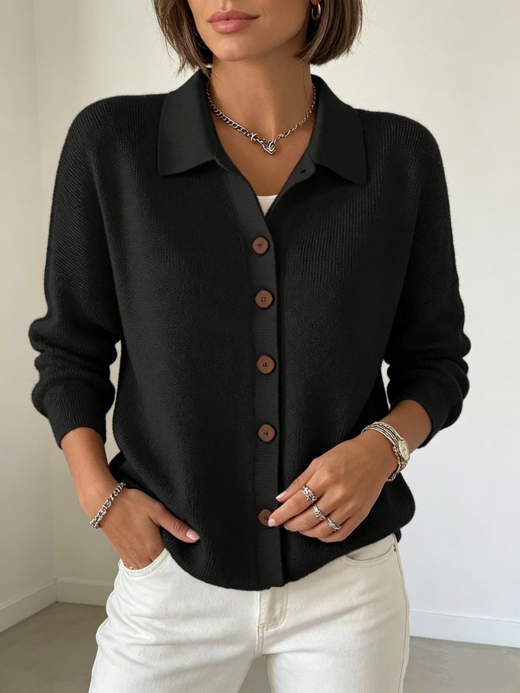 Damen Feinstrick-Cardigan mit Hemdkragen, entspannter Silhouette und Holzknöpfen Shop Nory