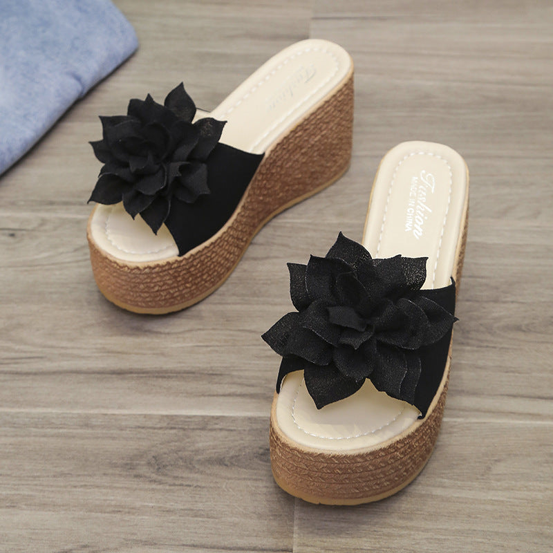 Damen Wedge-Sandalen mit floralen Applikationen und bequemem Fußbett Shopnory