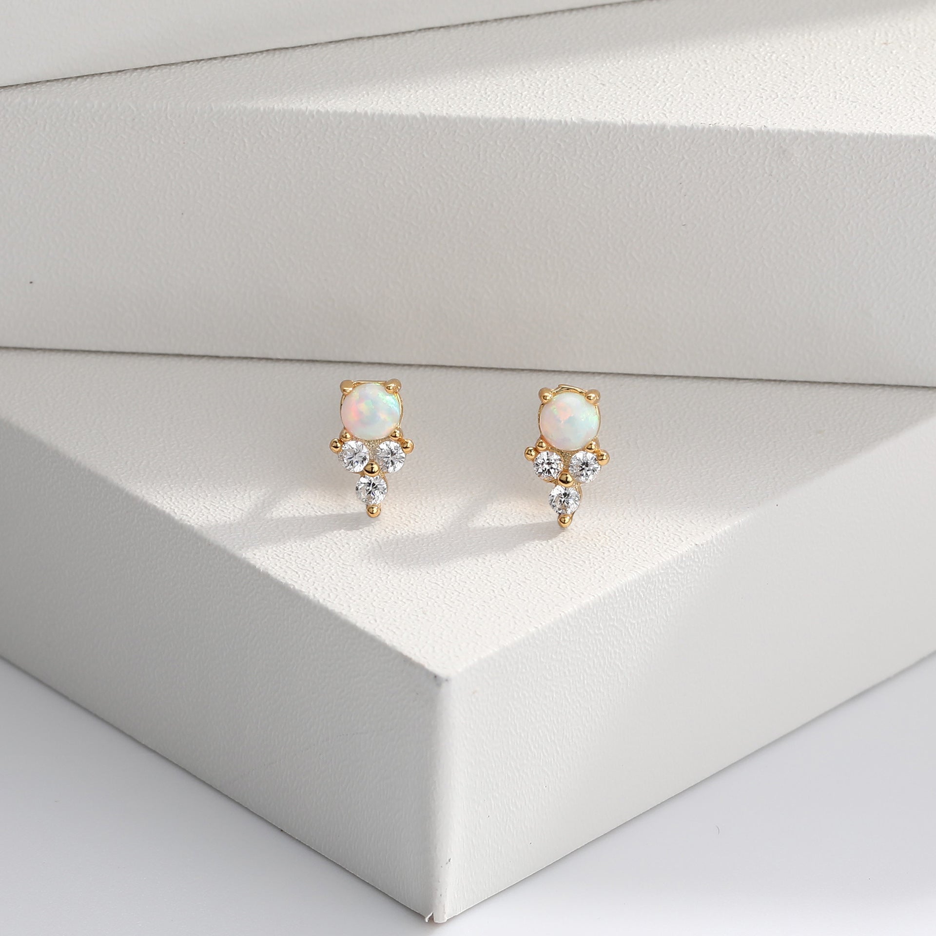 Damen Ohrstecker aus 925 Sterling Silber mit funkelndem Zirkon und edlem Opal Shop Nory