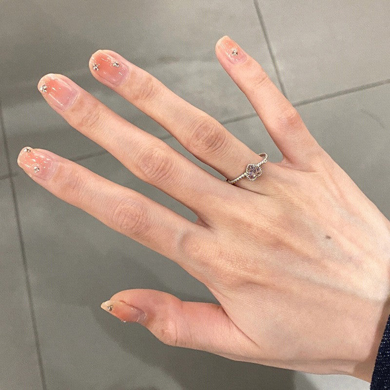 Damen Ring mit funkelndem Herzdesign und zarten Akzenten Shop Nory