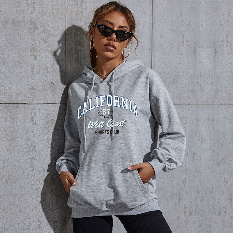 Damen Relaxed-Fit Hoodie mit Collegestyle-Frontprint und Kängurutasche Shop Nory