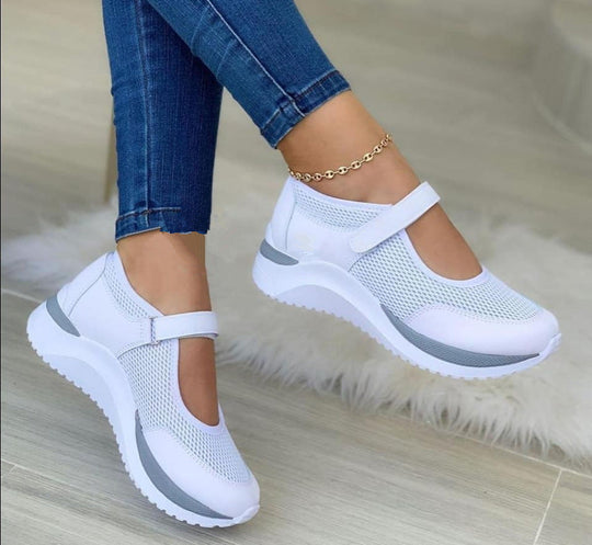 Damen Freizeit-Sneaker mit atmungsaktiver Mesh-Oberfläche und verstellbarem Riemen