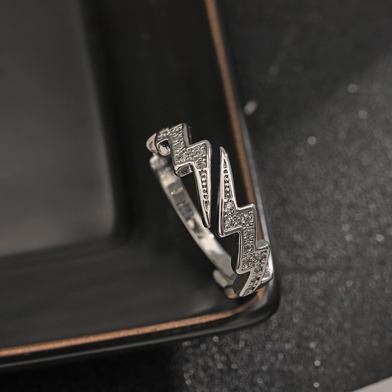 Damen Designer Ring mit elektrisierenden Blitzen und funkelnden Zirkonia Shop Nory