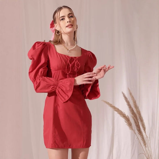 Damen Puffärmeliges Mini-Kleid mit eckigem Ausschnitt, Kordel-Bustier und Glockenärmeln Shop Nory
