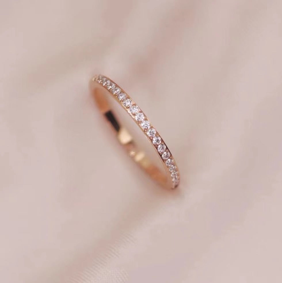 Damen Ring mit funkelnden Kristallakzenten Shop Nory